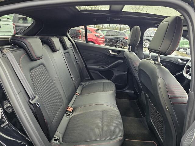 Ford FOCUS 1.0 EcoBoost ST Line Business LED | Panoramadak | Winterpack | Adaptieve cruise | Head up display | Trekhaak | 18'' velgen | Zéér netjes!