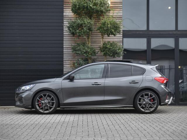 Ford FOCUS 2,3 EcoBoost ST / Panoramadak / 280 PK / Bang & Olufson / Adaptive Cruise Control / Head up display / Recaro stoelen