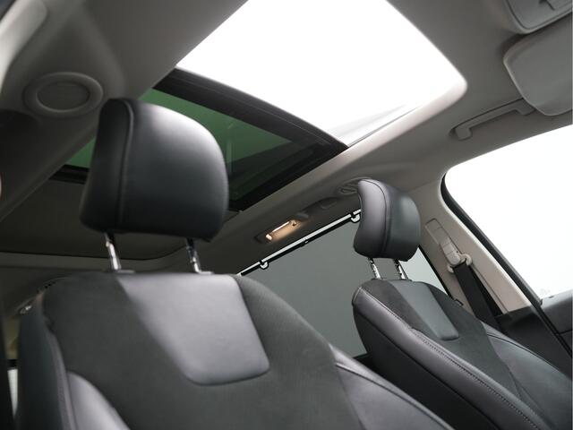 Ford GALAXY 2.0 Titanium 7 Persoons 240pk Automaat | Panodak | Trekhaak af Fabriek | Adaptive Cruise | Alcantara Sportstoelen Memory | Sony Soundsystem | Navi Full Map | Keyless |