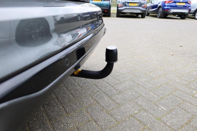 Ford KUGA ST-X TREKHAAK-AFN. ALCANTARA/LEER CAMERA RUIT+STOELVERW. CARPLAY DAB NAVI 2xPDC 18"LMV ACC ELEK.VERST.STOEL BLIS GSM-LADER DEALER-ONDERHOUDEN ENZ.