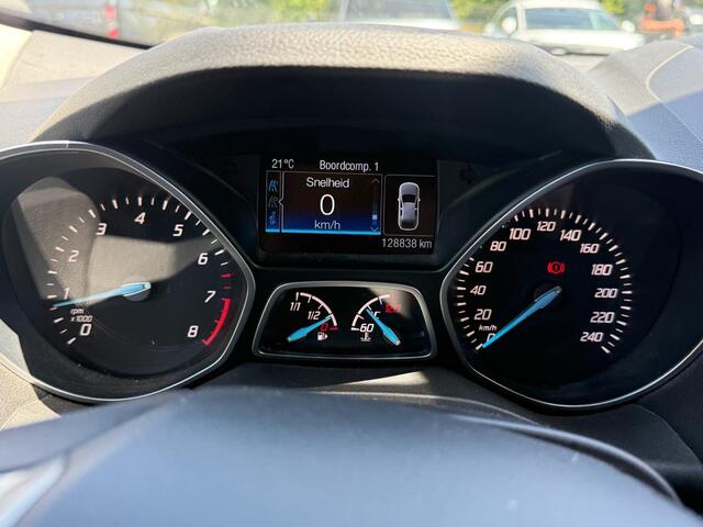 Ford KUGA 1.5 Ecoboost Titanium 120pk Trekhaak | SYNC 2 | Stoelverwarming | Parkeersensoren voor + achter | Climate control | 1.800kg Trekgewicht