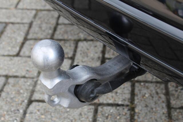 Ford KUGA 2.5-243pk PHEV ST-Line X Nieuwste model. Ultieme luxe hoogzitter met een trekgewicht van 2.100kg ! Schuif / kanteldak. Elektrisch inklapbare Trekhaak, vooruit, stuur, stoelverwarming V+A, 360 Camera, HUB, Apple/Androidauto, Elektrisch verstelbare stoelen,