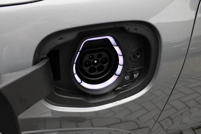 Ford KUGA 2.5 PHEV ST-Line X 243pk | Ford Voorraad | Driver Assistance pack | Wegklapbare Trekhaak | Winterpack | Panorama dak | 19 inch velgen | Technology Pack | Solar Silver |