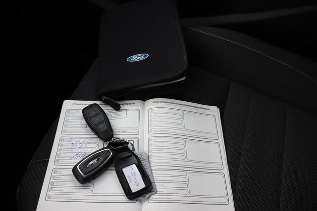Ford KUGA 1.5 Trend Edition Navigatie, Cruise control, Climate control, Elektrische ramen, Trekhaak
