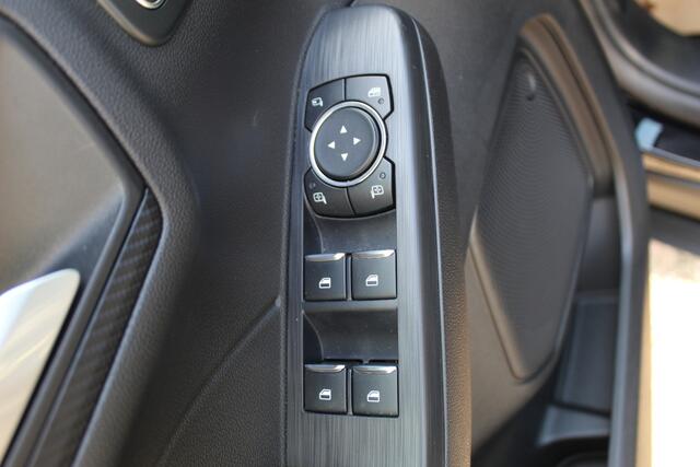 Ford KUGA 2.5 PHEV ST-Line X , 2100kg Trekhaak , Nieuw model Panorama/schuifkantel dak , Trekhaak , AGR stoelen voor 360graden camera , Winter pack , Head Up display