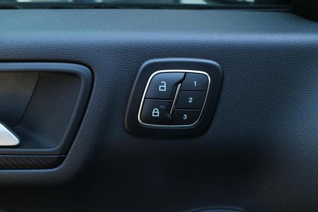 Ford KUGA 2.5 PHEV ST-Line X | Navi | Pano | Nieuw! |