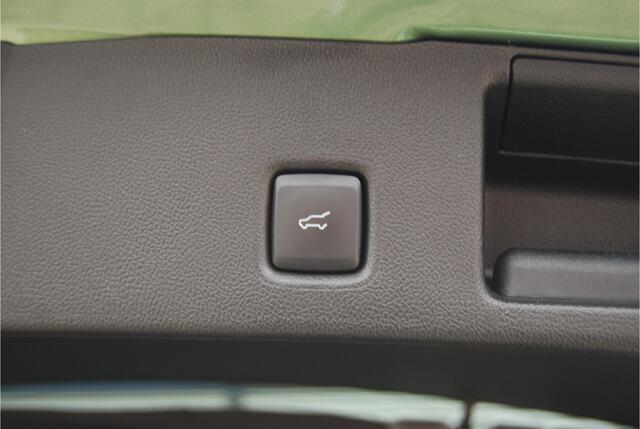 Ford KUGA 2.5 PHEV 243PK ST-Line X | PANORAMADAK | TREKHAAK | LED MATRIX | STOEL- STUUR VERWARMING