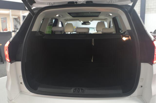 Ford KUGA 1.5 EcoBoost Vignale // PANO // CAMERA // TREKHAAK // 4x4 // STUUR&STOELVERWARMING // BOMVOL //