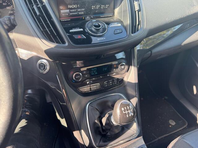 Ford KUGA 1.5 EcoBoost Titanium Styling Pack 150pk | Trekhaak | Winterpack | Achteruitrijcamera | Climate Control | Cruise Control |