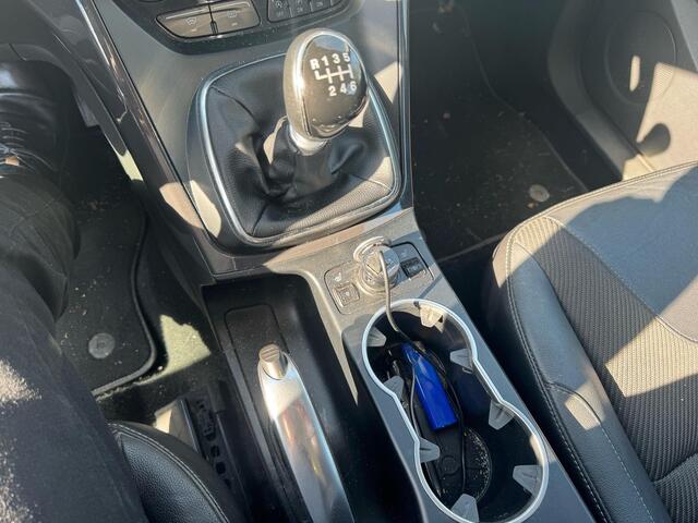 Ford KUGA 1.5 EcoBoost Titanium Styling Pack 150pk | Trekhaak | Winterpack | Achteruitrijcamera | Climate Control | Cruise Control |