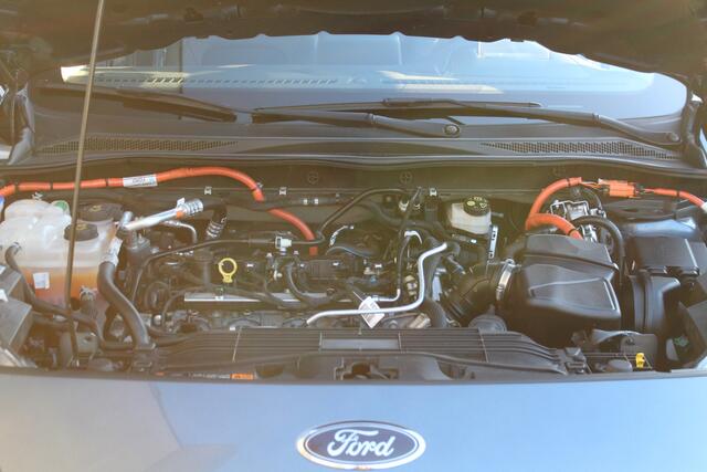 Ford KUGA 2.5-225pk PHEV Titanium X. Luxe hybride rijden voor een reëel bedrag ! Autm. airco, stoel-, stuur- en voorraamverw., elektr. panoramadak, navigatie, telefoonvoorb., camera v+a, elektr. trekhaak, elektr. achterklep, adaptieve cruise cntrl etc.