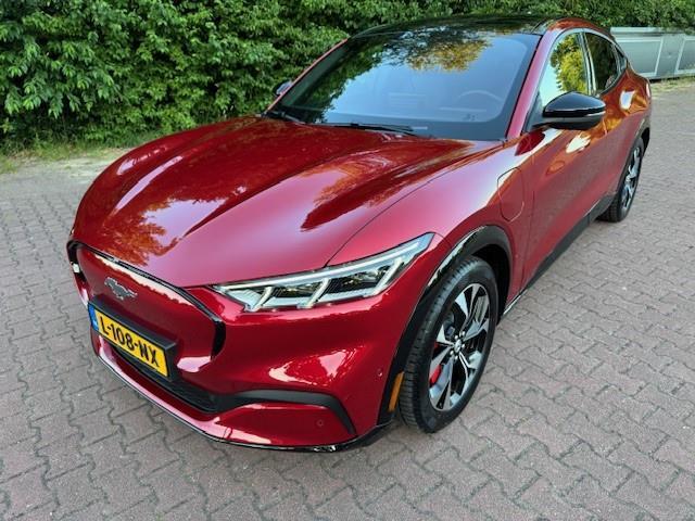 Ford MUSTANG MACH-e EXTENDED AWD 98KWH 337PK PANO/LED LEER/ACARPLAY/FABRIEKSGARANTIE