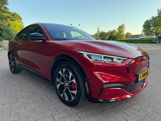 ford-mustang-mach-e-extended-awd-98