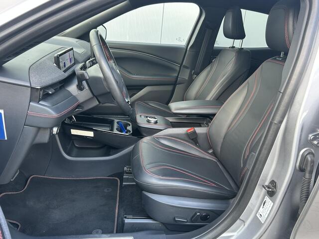 Ford MUSTANG Mach-E AWD 75 kWh / Navigatie / Panorama dak / Achterklep Elektrisch / Cruise Control Adaptief / Climate Control /