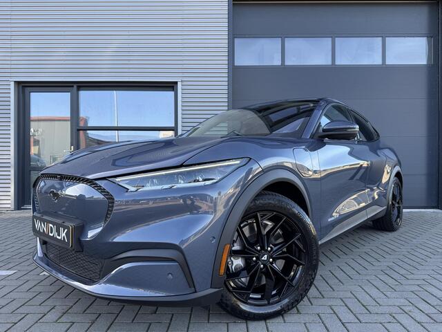 Ford MUSTANG Mach-E RWD 75 kWh ?SOH 93% ?Panoramadak ?Bang & Olufsen ?360º Camera ?Vol Leder ?Elektrische Achterklep ?Adaptieve Cruise ?Lichtmetaal 19" ?Trekhaak