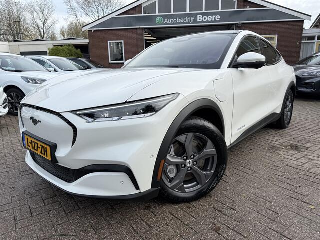 Ford MUSTANG Mach-E RWD 75 kWh Panoramadak, Leer, Trekhaak, 360 camera