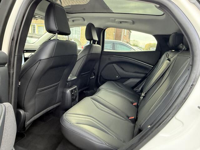 Ford MUSTANG Mach-E RWD 75 kWh Panoramadak, Leer, Trekhaak, 360 camera