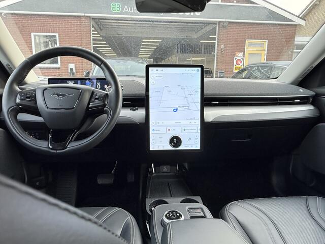 Ford MUSTANG Mach-E RWD 75 kWh Panoramadak, Leer, Trekhaak, 360 camera