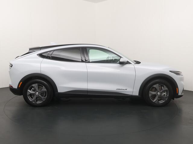 Ford MUSTANG Mach-E Extended RWD 98 kWh | Adapt. Cruise | Clima | Winterpack | Leer | Camera | Apple carplay | Android Auto |