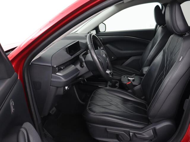 Ford MUSTANG Mach-E RWD 75 kWh | Leder | Stoelverwarming | 360 Camera | B&O Sound | Adaptive cruise | Carplay | Keyless | Navigatie | Stuurverwarming | Full LED | 20'' lichtmetalen velgen