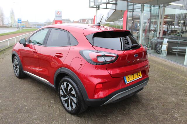 Ford PUMA 1.0-125pk EcoBoost Mild-Hybrid Titanium. Fabrieksgarantie t/m 09-05-2027 ! Volautm. airco, stoel-, stuur- en voorraamverwarming, trekhaak, privacy glass, adaptive cruise cntrl, dodehoek assistent, camera, pdc v+a, rij-assistent pakket, winterpakket, metal