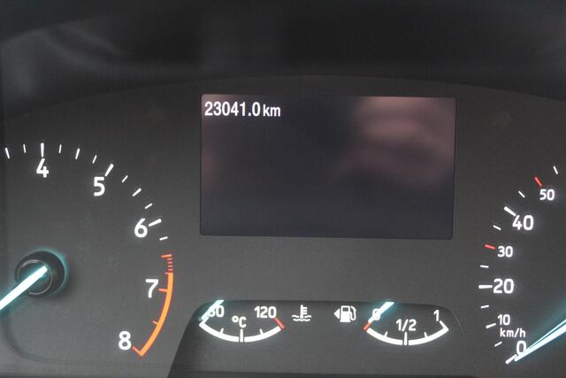 Ford PUMA 1.0-125pk EcoBoost Mild-Hybrid Titanium. Fabrieksgarantie t/m 09-05-2027 ! Volautm. airco, stoel-, stuur- en voorraamverwarming, trekhaak, privacy glass, adaptive cruise cntrl, dodehoek assistent, camera, pdc v+a, rij-assistent pakket, winterpakket, metal