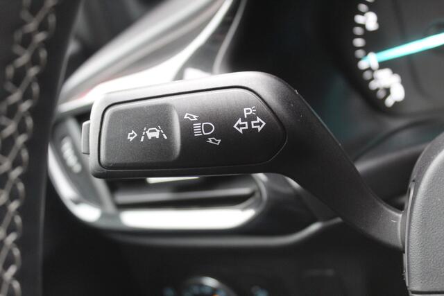 Ford PUMA 1.0-125pk EcoBoost Mild-Hybrid Titanium. Fabrieksgarantie t/m 09-05-2027 ! Volautm. airco, stoel-, stuur- en voorraamverwarming, trekhaak, privacy glass, adaptive cruise cntrl, dodehoek assistent, camera, pdc v+a, rij-assistent pakket, winterpakket, metal