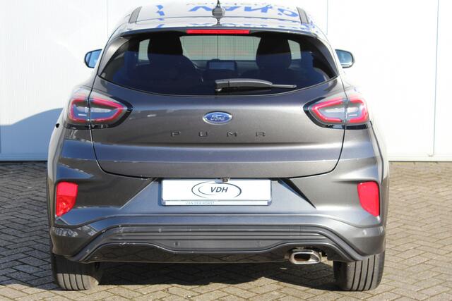 Ford PUMA 1.0-125pk EcoBoost Hybrid ST-Line. April 2024 ! Slechts 11.800km ! Autm. airco, navigatie, telefoonvoorb., camera, pdc v+a, parkeerassistent, LED verl., metallic lak, LM wielen, stoel-, stuur- en voorraamverw., lane- en sideassist, adapt. cruise cntrl etc