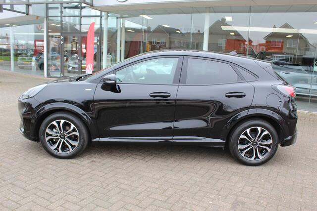 Ford PUMA 1.0-125pk EcoBoost Hybrid ST-Line. April 2024 ! Slechts 8.400km ! Autm. airco, navigatie, telefoonvoorb., camera, pdc v+a, parkeerassistent, LED verl., metallic lak, LM wielen, stoel-, stuur- en voorraamverw., lane- en sideassist, adapt. cruise cntrl etc