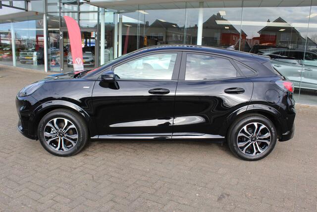 Ford PUMA 1.0-125pk EcoBoost Hybrid ST-Line. April 2024 ! Slechts 7.400km ! Autm. airco, navigatie, telefoonvoorb., camera, pdc v+a, parkeerassistent, LED verl., metallic lak, LM wielen, stoel-, stuur- en voorraamverw., lane- en sideassist, adapt. cruise cntrl etc