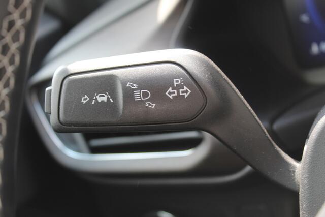 Ford PUMA 1.0-125pk EcoBoost Mild-Hybrid Titanium X. Garantie t/m 07-03-2028 ! Slechts 7.400km ! Cruise cntrl, climate cntrl, stoel-, stuur- en voorraamverw., draadloos opladen telefoon, trekhaak afneembaar, navigatie, telefoonvoorb., LM wielen, B&O soundsyst., dig