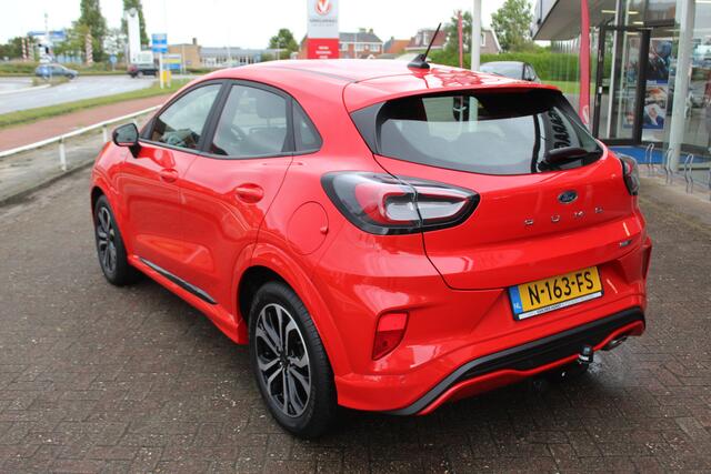 Ford PUMA 1.0-125pk EcoBoost Mild-Hybrid ST-Line. Slechts 17.500km ! Volautm. airco, navigatie, telefoonvoorb., digitaal dashboard, cruise control, LM wielen, parkeersensoren, stoel-, stuur- en voorraamverwarming, trekhaak etc.