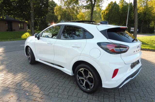 Ford PUMA 125pk EcoBoost Hybrid ST-Line X Panoramadak Trekhaak Navi Camera voor en achter enz. dikke dure auto