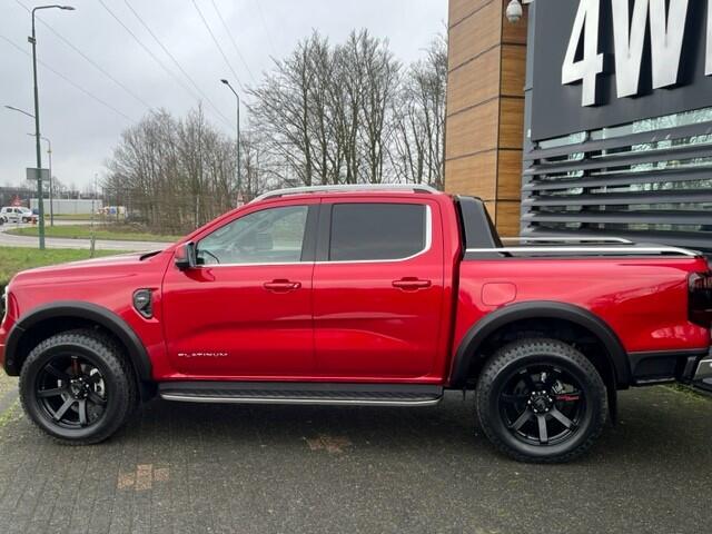 Ford RANGER 3.0 V6 AUT DIESEL EURO 6 BPM VRIJ 2024 GRIJS KENTEKEN 3500 KG TREKHAAK ¤ 63.900 EXCL Ideale grijskenteken 4X4 , bpm vrij voor de ondernemer 250 PK mag 3500 kg trekken . platinum uitvoering afgebeelde RAPTOR PACK is tegen meerprijs verkrijgbaar LAGE TARIEF