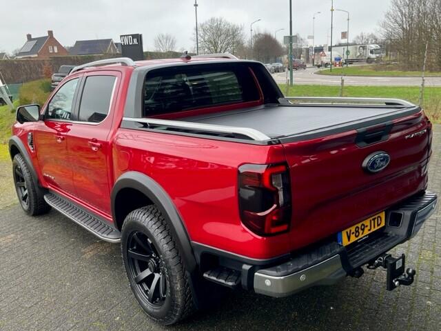 Ford RANGER 3.0 V6 AUT DIESEL EURO 6 BPM VRIJ 2024 GRIJS KENTEKEN 3500 KG TREKHAAK ¤ 63.900 EXCL Ideale grijskenteken 4X4 , bpm vrij voor de ondernemer 250 PK mag 3500 kg trekken . platinum uitvoering afgebeelde RAPTOR PACK is tegen meerprijs verkrijgbaar LAGE TARIEF