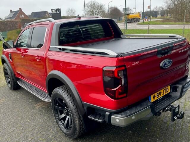 Ford RANGER 3.0 V6 AUT DIESEL EURO 6 BPM VRIJ 2024 GRIJS KENTEKEN 3500 KG TREKHAAK ¤ 63.900 EXCL Ideale grijskenteken 4X4 , bpm vrij voor de ondernemer 250 PK mag 3500 kg trekken . platinum uitvoering afgebeelde RAPTOR PACK is tegen meerprijs verkrijgbaar LAGE TARIEF