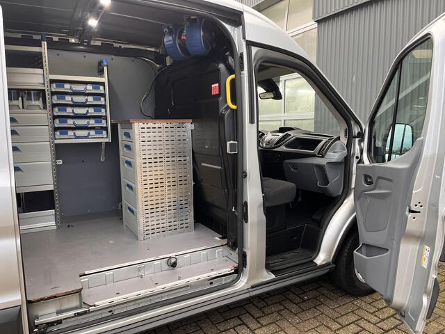Ford TRANSIT 350 2.0 TDCI L2H2 Werkplaats inrichting Kast Inrichting Servicewagen Airco Cruise controle Werkplaats Sortimo inrichting Parkeersensoren voor en achter 1e eigenaar Dealer onderhouden Euro 6 Bpm vrij!!