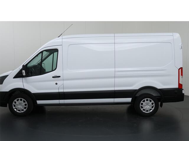 Ford TRANSIT 350 2.0 TDCI L3 H2 Trend | Navigatie | Stoelverwarming | Trekhaak 2500 KG AHW | Airco | 3-Zits | NIEUW | Carplay - Android Auto | Laadruimte Pakket | Cruise Control | Multifuntioneel Stuurwiel