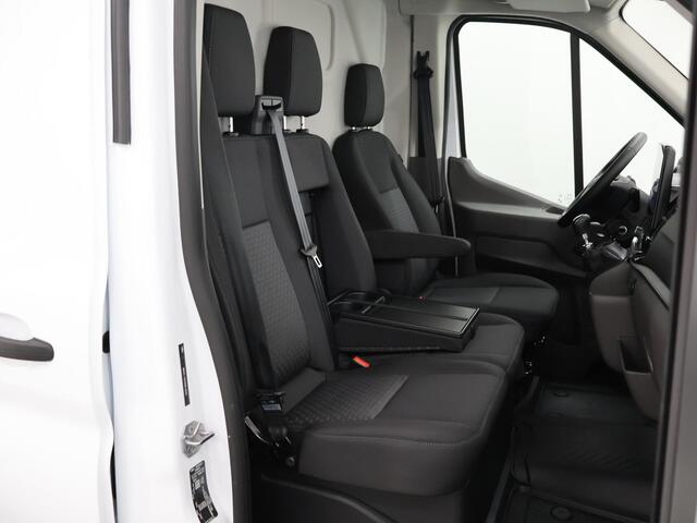 Ford TRANSIT 350 2.0 TDCI L3 H2 Trend | Navigatie | Stoelverwarming | Trekhaak 2500 KG AHW | Airco | 3-Zits | NIEUW | Carplay - Android Auto | Laadruimte Pakket | Cruise Control | Multifuntioneel Stuurwiel
