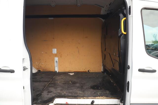 Ford TRANSIT 350 2.0 TDCI L3H2 Trend 3 Persoons Trekhaak Airco Cruise Control Radio Bluetooth Nieuwe Koppeling