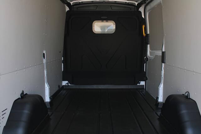 Ford TRANSIT 350 2.0 TDCI L3H2 Trend 130pk Trend - Navigatie - Blind Spot - Adaptive cruise - Camera - 270gr deuren - Trekhaak - Rijklaar