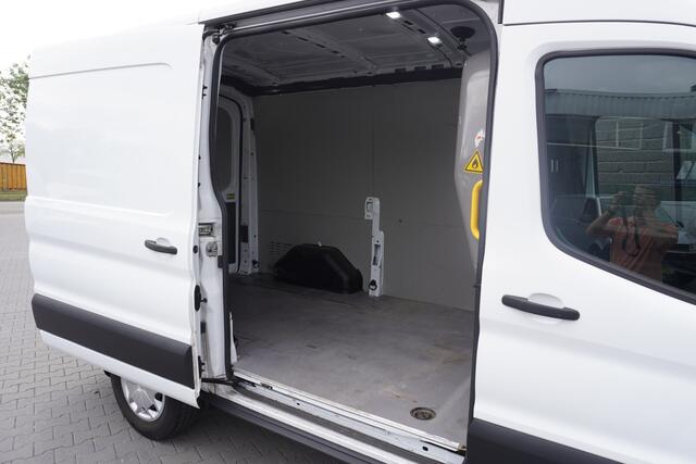 Ford TRANSIT 2.0 TDCI 170PK Automaat L2H2 EURO 6 - Airco - Navi - Cruise - Trekhaak - ¤16.900,- Excl.