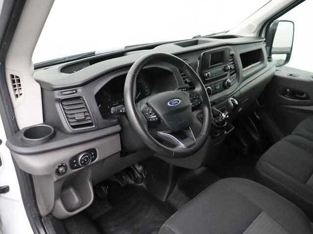 Ford TRANSIT 2.0TDCi 130PK L2H2 | Airco | Camera | 3-Persoons | Betimmering