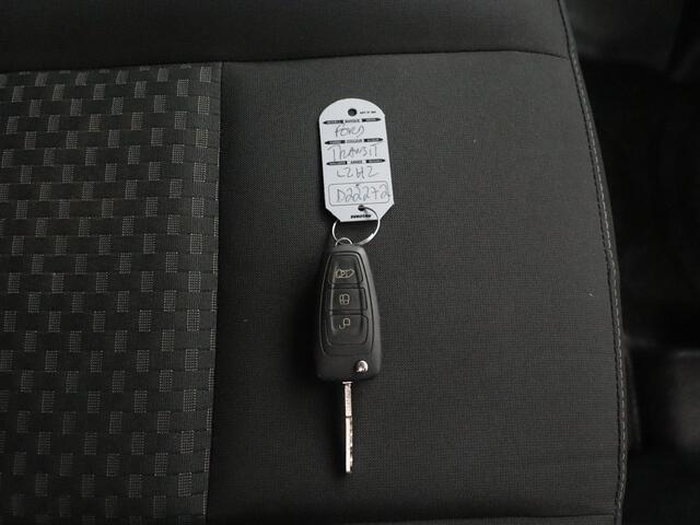 Ford TRANSIT 2.0TDCi 130PK L2H2 | Airco | Camera | 3-Persoons | Betimmering