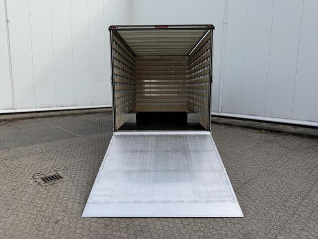 Ford TRANSIT 350 2.0 TDCI L4H1 Trend Skeletal | Uit voorraad leverbaar | Karhof Gesloten bak + Deuren achter Kenteken 2024 | Bluetooth | Cruise Control | Voorruitverwarming | Laadvermogen 1200KG + |