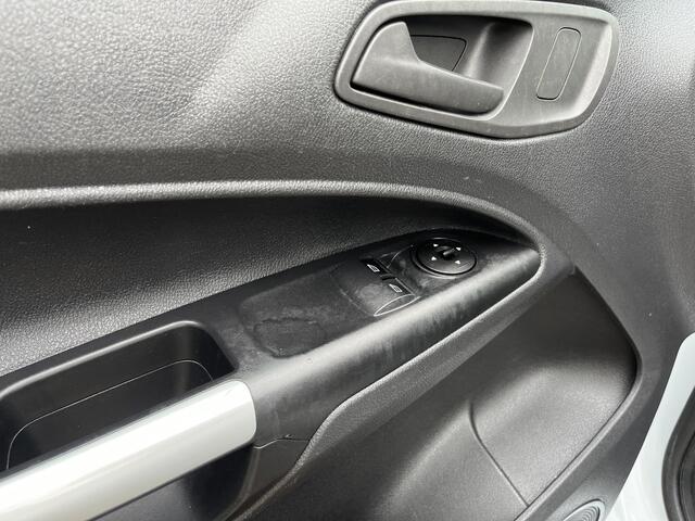 Ford TRANSIT CONNECT 1.0 Ecoboost Benzine Airco 3-Persoons Sortimo Kastinrichting Omvormer Trekhaak 1200kg trekgewicht Schuifdeur Parkeersensoren achter 1e eigenaar Bpm vrij Lage belasting !!