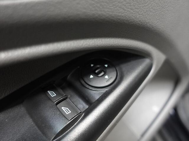 Ford TRANSIT CONNECT 100pk Automaat L2 Navigatie Camera Trekhaak Cruise control Parkeersensoren 3-Zits