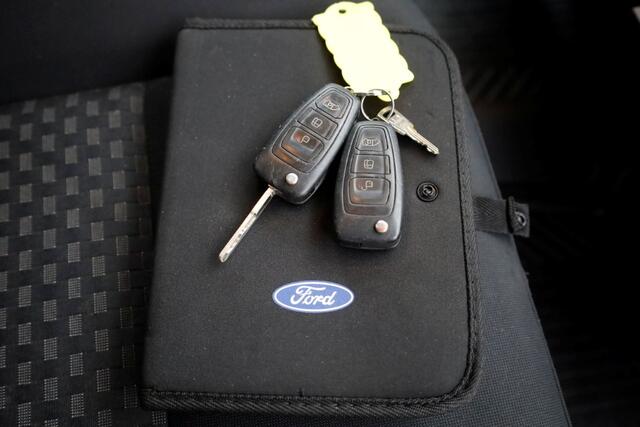 Ford TRANSIT CUSTOM 320 2.0 TDCI 130pk L2H1 Trend 2x Schuifdeur/Navi/Camera 02-2020