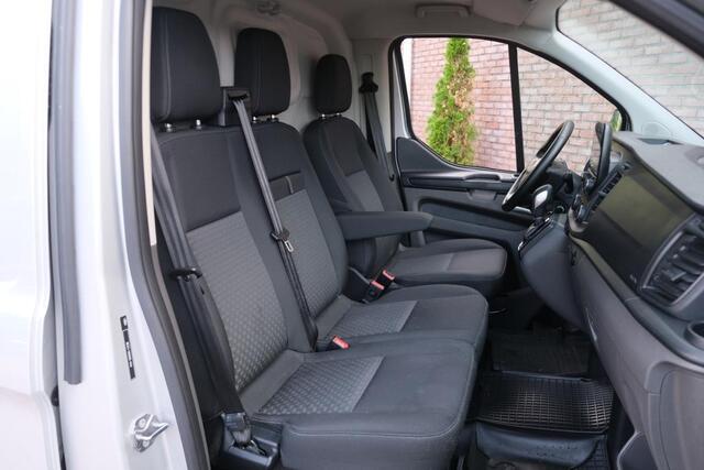 Ford TRANSIT CUSTOM 300 2.0 TDCI L1H1 Trend 130pk/96kW Automaat | 3 stuks leverbaar! | Dodehoek | Multimediascherm | Carplay | Camera | Voorruitverwarming | etc. etc. 79581