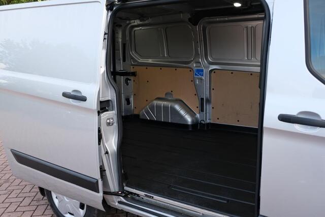 Ford TRANSIT CUSTOM 300 2.0 TDCI L1H1 Trend 130pk/96kW Automaat | 3 stuks leverbaar! | Dodehoek | Multimediascherm | Carplay | Camera | Voorruitverwarming | etc. etc. 79581